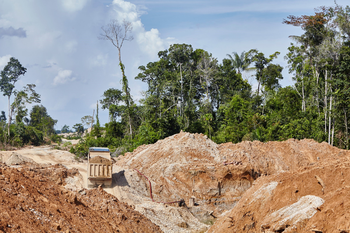 Amazonas Peru Lateinamerika Goldmine Goldschürfer Regenwald